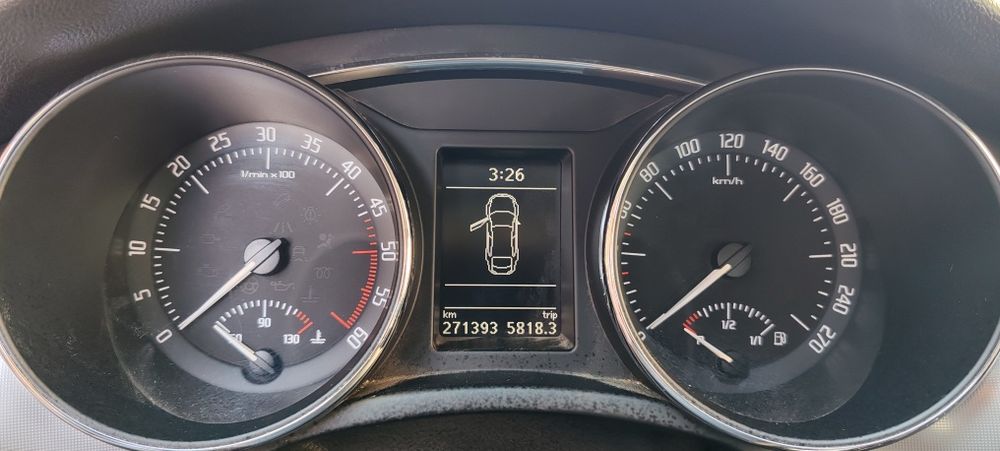 Skoda superb 2. 0 140 cp