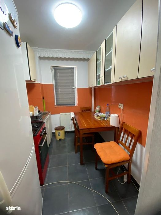 2 camere la parter cu balcon , zona Radu Negru