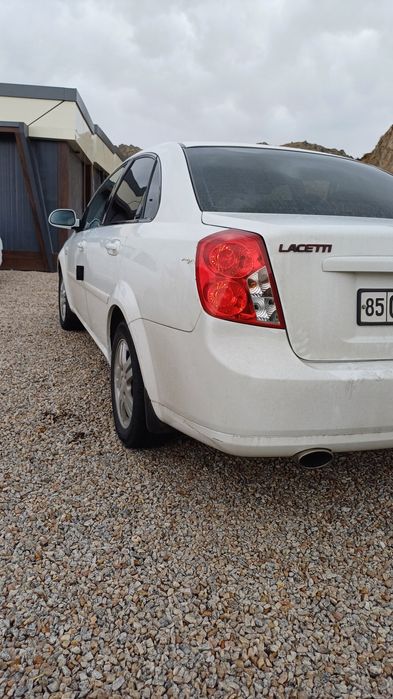 Ласетти 1.8 сотилади