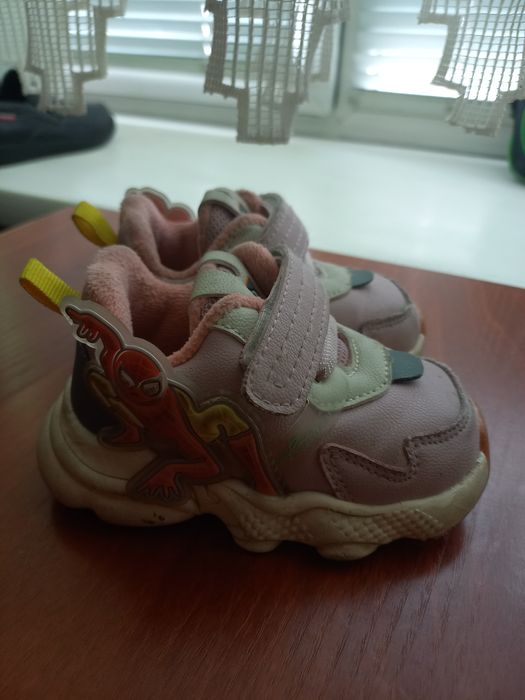 Кроссовки утеплённые