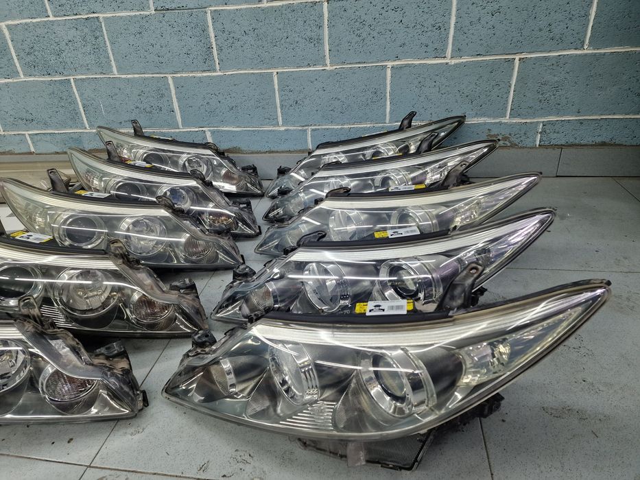 Фара б/у ACR55 Estima