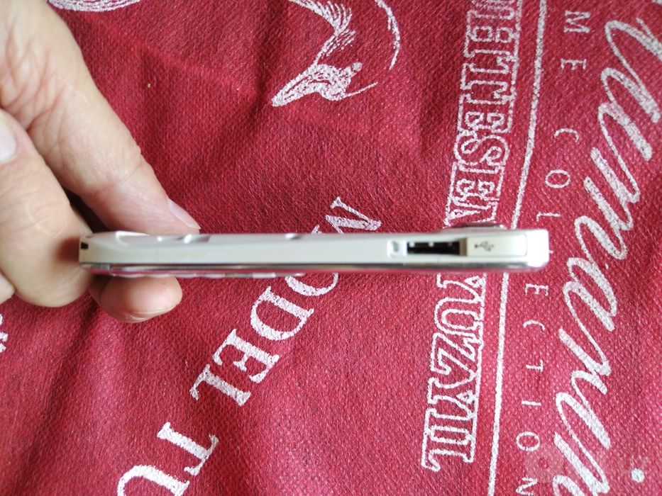 Продаётся Nokia E72-1 рабочий.