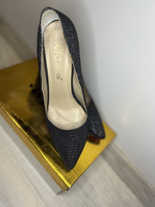 Дамски официални обувки на ток, с брокат