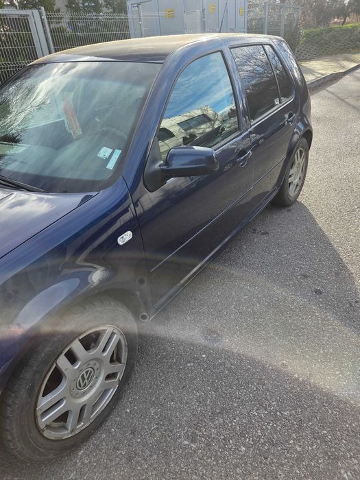 Автомобил  фоксваген  голф