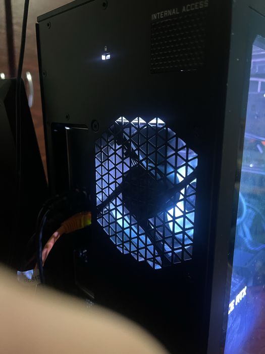 PC GAMING i7 10700F / RTX 2060 SUPER / 16GB RAM / SSD + HDD