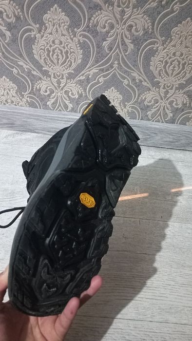 Ботинка от фирмы Hoka