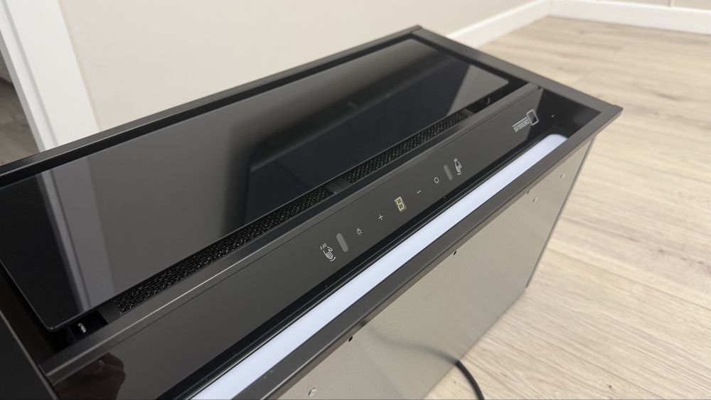 Вытяжка на кухню DESSUS