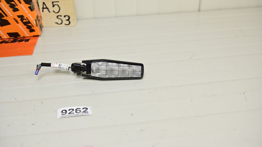 KTM 1390 Super Duke R EVO 2024 Semnalizare fata dreapta / spate stanga