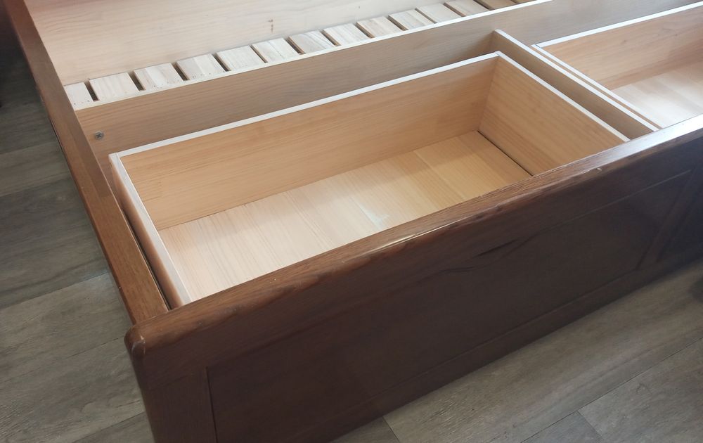 продам кровать из массива дерева б/у