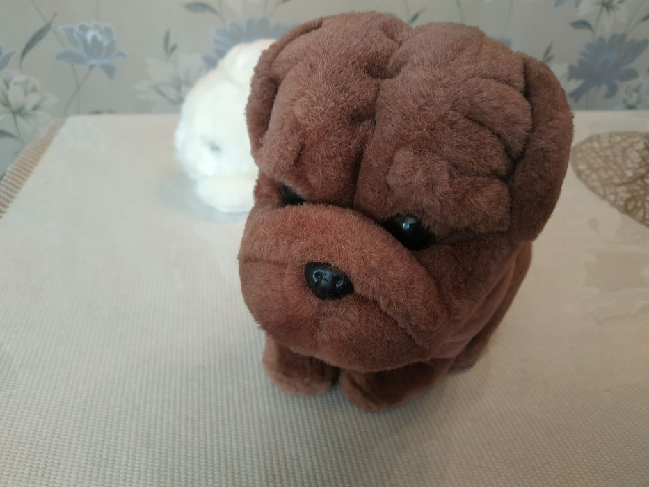 Продаю мягкую игрушку собачка пародия шарпей.