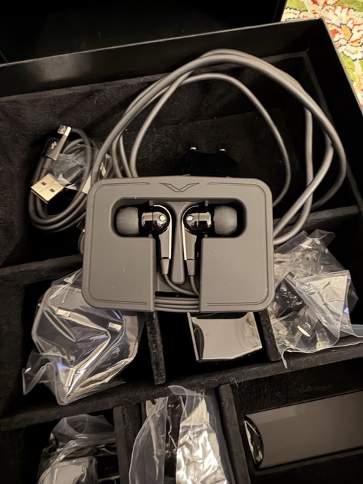 Vertu новый продается