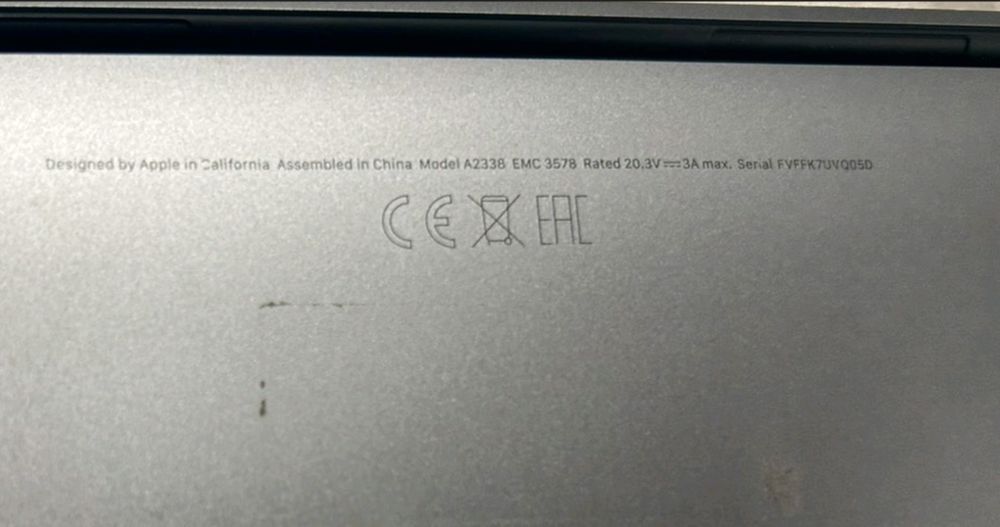 Apple m1 13,3  инчов . 8 ядрен процесор
