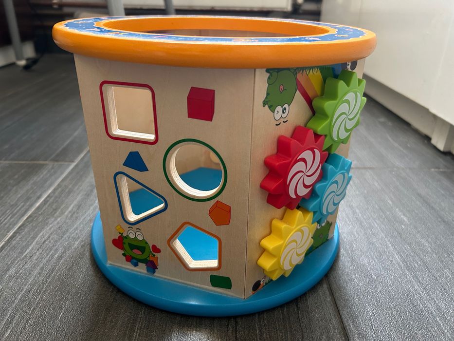 centru de activitati Montessori copii