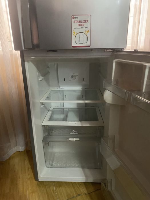 продаю LG холодильник