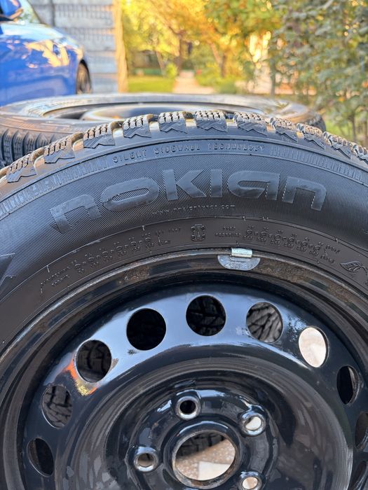 Anvelope iarna Nokian 195/65R15 WR D4 cu jante tabla