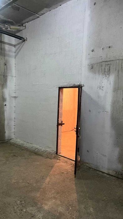 Помещения в паркинге для хранения.