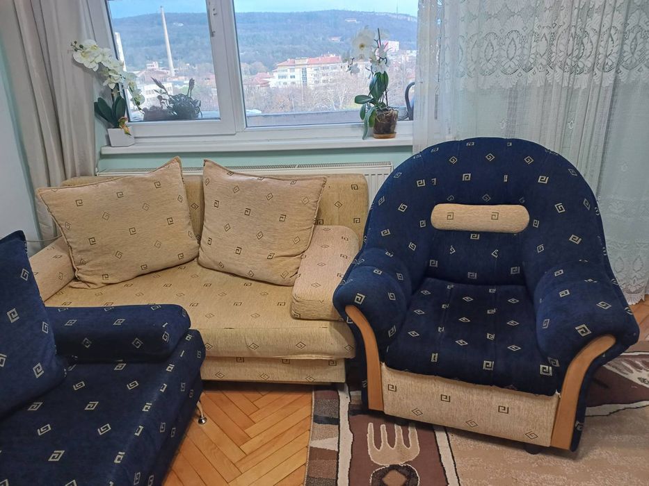 Два дивана и едно кресло