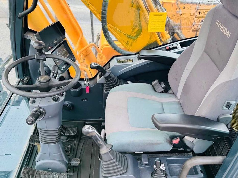 Колесный экскаватор Hyundai ROBEX 210W-9