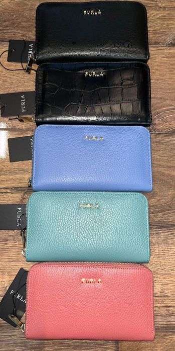 Продавам портфейл ФУРЛА нов