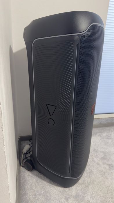 Inchiriez boxa JBL  partybox ultimate
