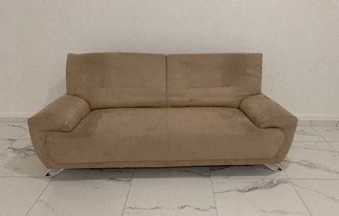 Триместен диван , добро състояние
