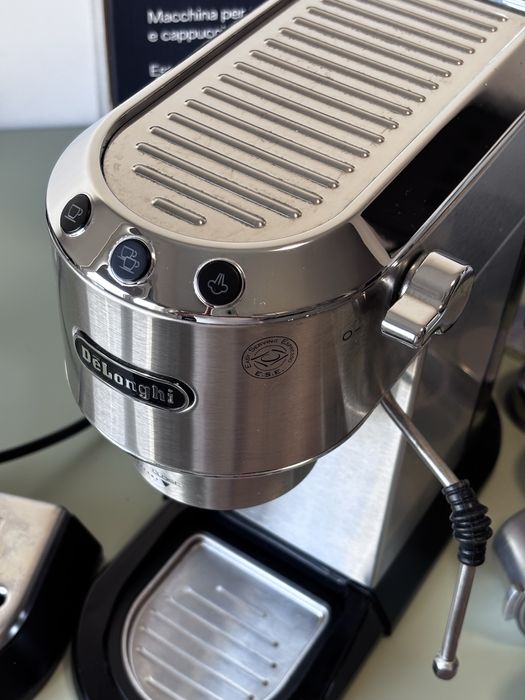 Espresor delonghi dedica ec 685