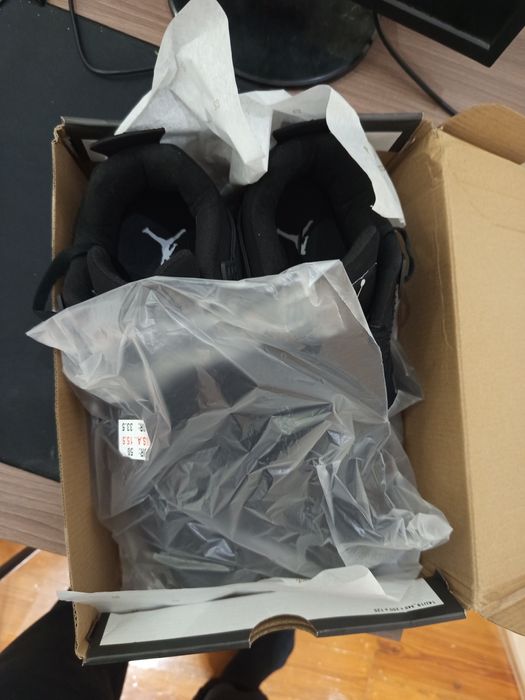 Обвуь кроссовкаа