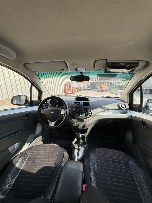 Продаю свой Серебристый Chevrolet Spark 1.25 (4-позиция) 2020 г.