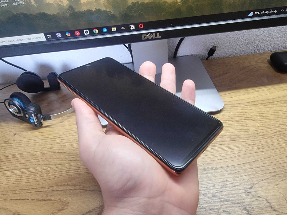 Xiaomi Redmi Note 10 Pro 6/128 + huse + încărcător rapid