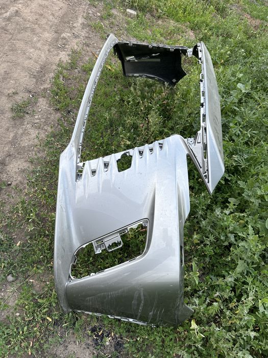 Передний бампер Lexus