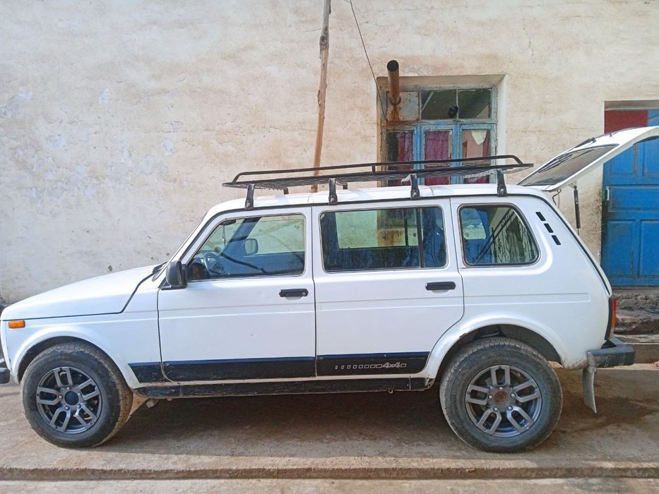 Lada niva 4×4 metani bor