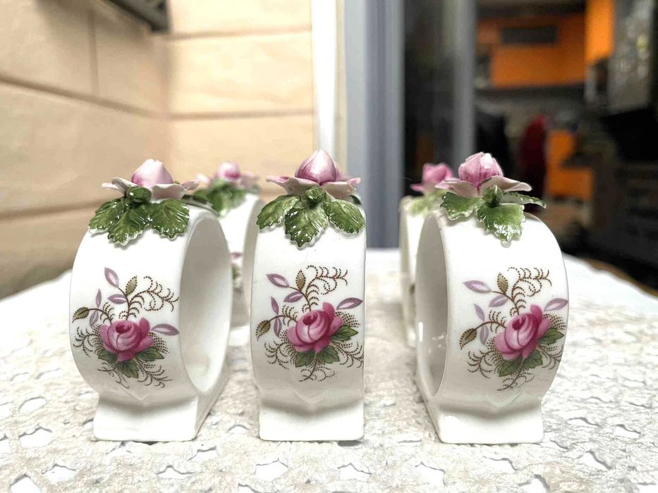 ROYAL ALBERT красиви пръстени за салфетки от костен порцелан от Англия