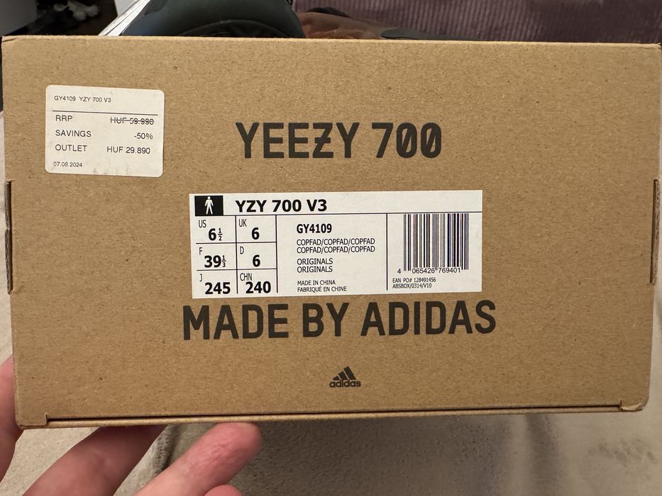 Vând Yeezy 700 V3 39-1/3