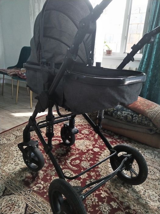 продам детскую каляску б/у