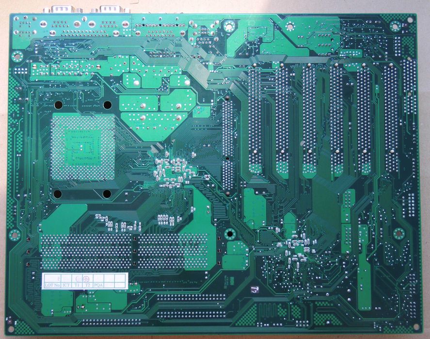 QDI KuDoz 7X/600 Via Apollo KT600 Socket 462/A Testat