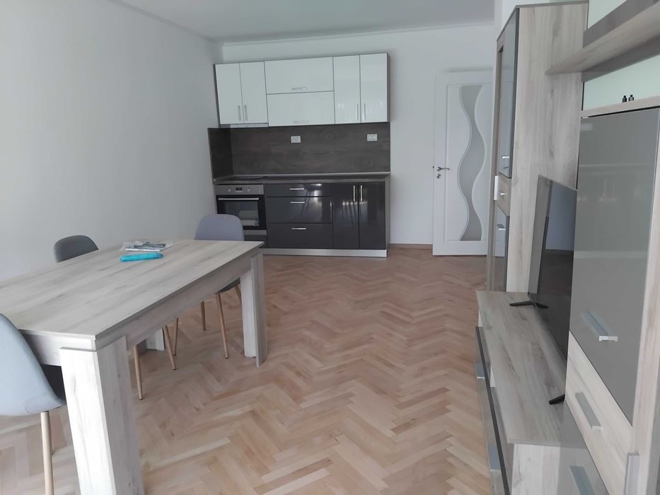 Продава се Двустаен апартамент в Русе, Възраждане - 62 кв.м за 2017 €/кв.м - Снимка #2