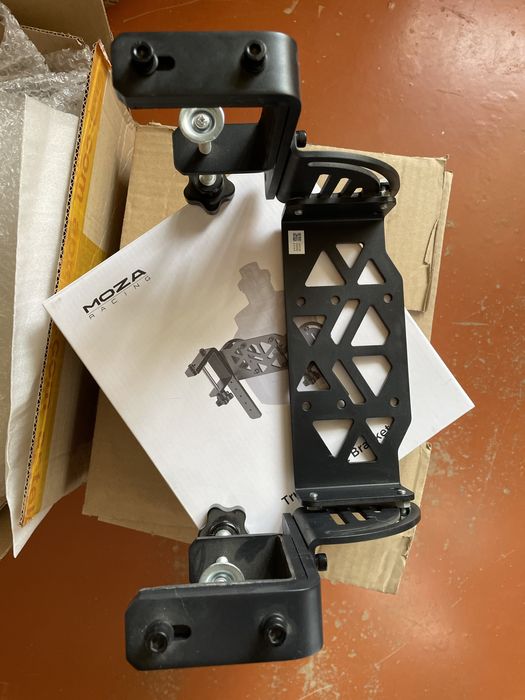 Moza clamp for truck wheel