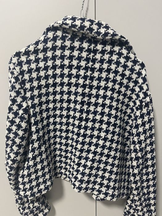Късо сако Zara.