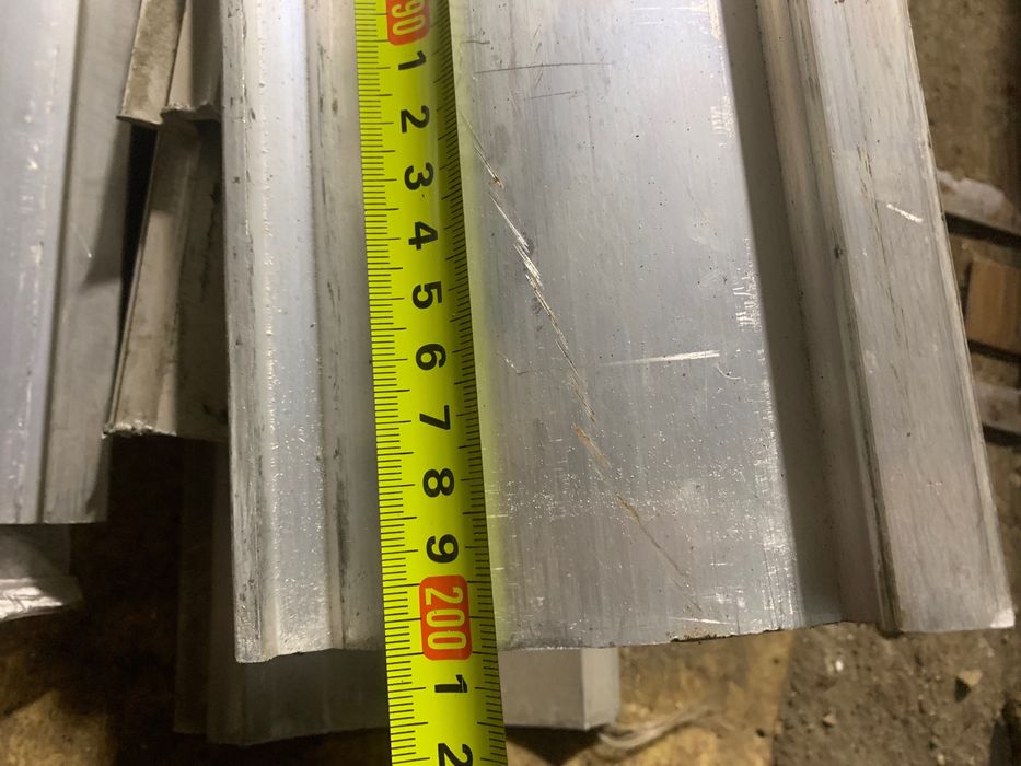 Профиль алюминиевый .