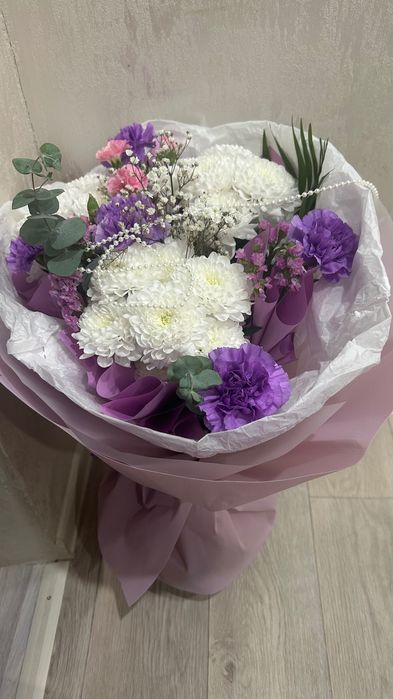 Красивый букет из разных цветов