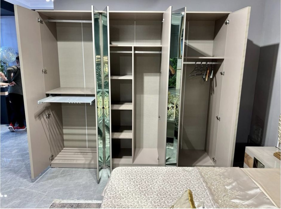 Спальный гарнитур Lotus