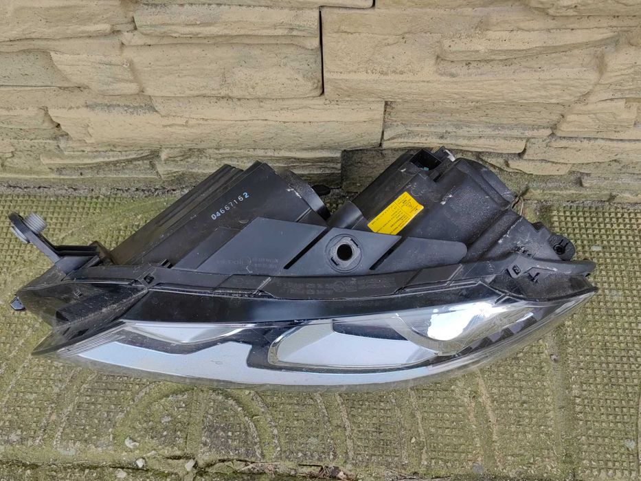 Фар VW Passat B7 Bi-Xenon LED ляв / Фар Пасат Б7 ксенон НОВ