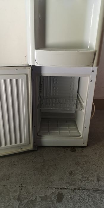 Dozator apă rece/apă caldă, sistem compresor