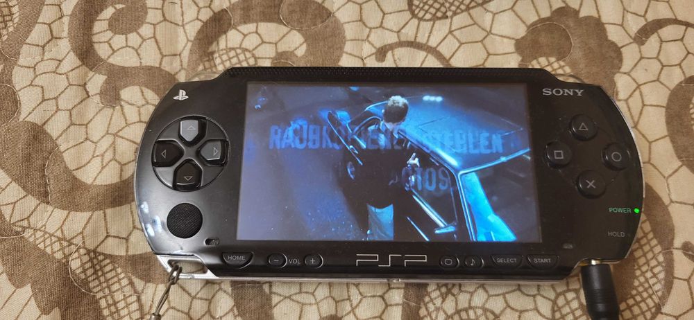 SONY PSP-1004  fuctionale unu spart  unu nu fara accesori fara bateri 400 lei  ambele