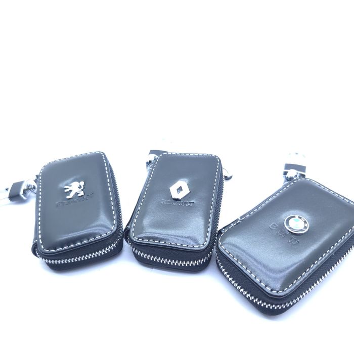 Кожен калъф чантичка за ключове с метално лого