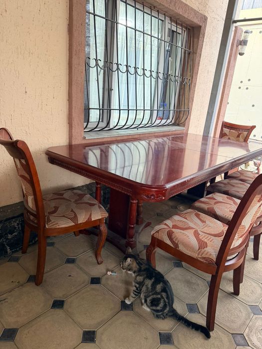 Срочно продам стол.