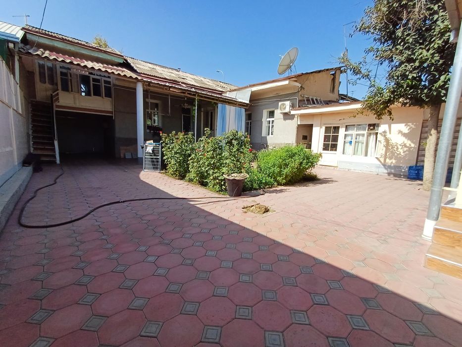 ЛОКАЦИЯси ЗУР, бизнес учун зур жой - шундоқ катта куча юзида "штаб"да