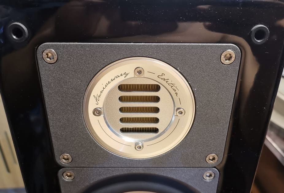 Vând  boxe ELAC BS 203 Anniversary
