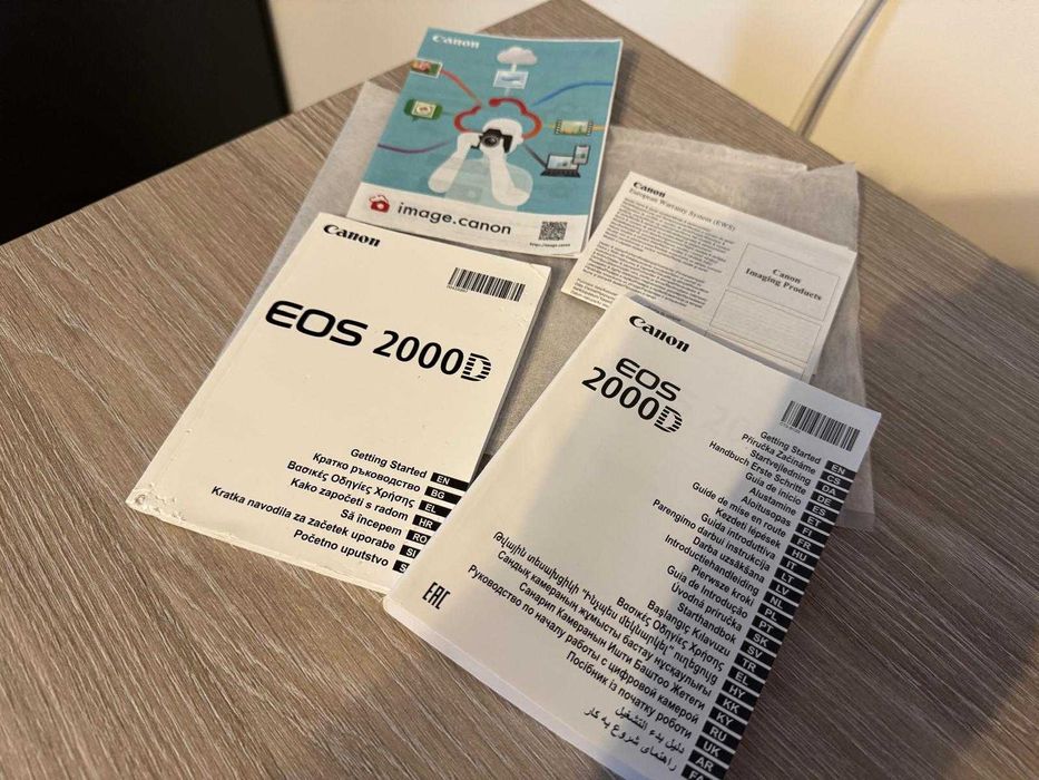 Camera foto DSLR EOS 2000D
