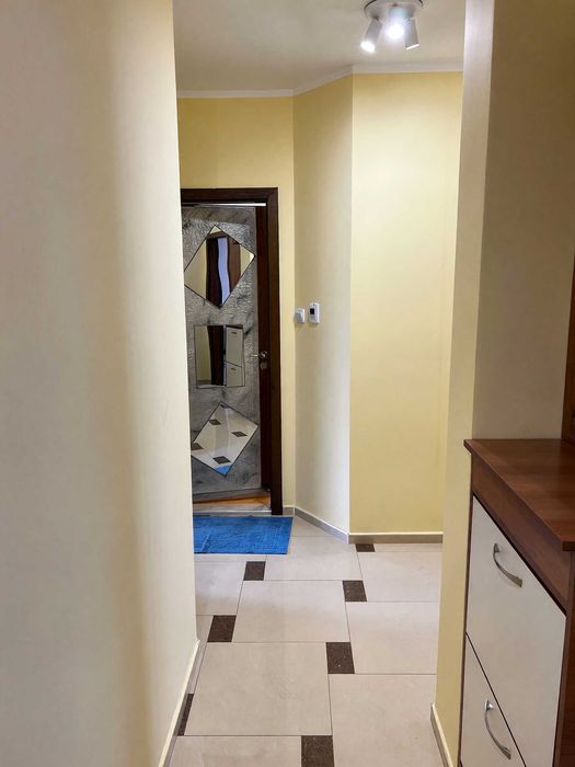 Дава се под наем Тристаен апартамент в Пловдив, Тракия - 92 кв.м за 700 € - Снимка #1